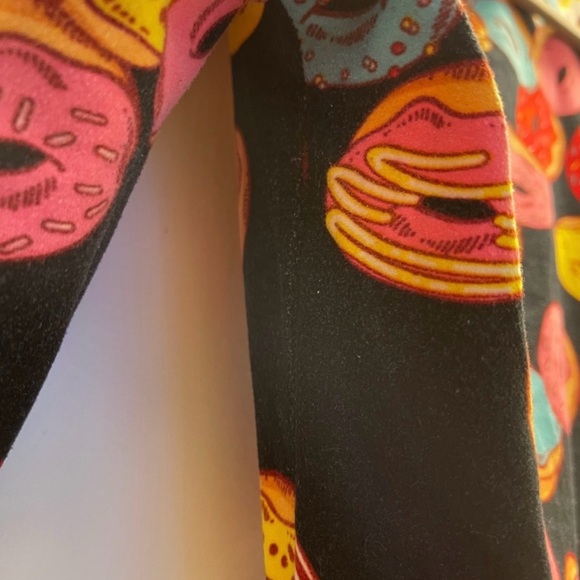 LuLaRoe Leggings Tall and Curvy- Donut Themed (Pre-Owned-Excellent Condition) - Picture 6 of 7